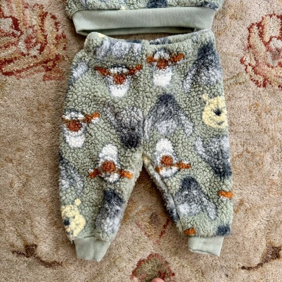 Disney Winnie the Pooh Sherpa Jogger Set - Picture 4 of 7